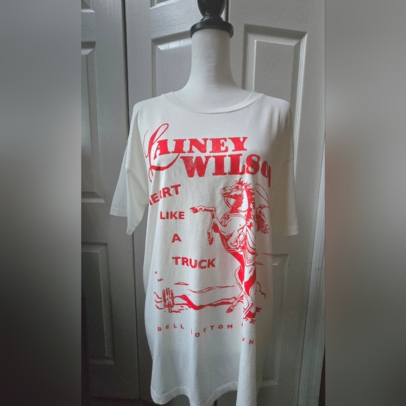 NWOT Daydreamer Lainey Wilson Heart Like a Truck Merch Tee - Picture 4 of 9